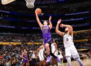 篮网绝杀时刻，连续三场30+点燃赛场，复出首战轰40分迎来胜利！