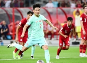 国内足球比赛强势进行，球员斗志昂扬备战