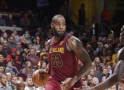 包含孙铭徽赛后谦逊发言登热搜，密尔沃基雄鹿鏖战密尔沃基雄鹿引发热议的词条