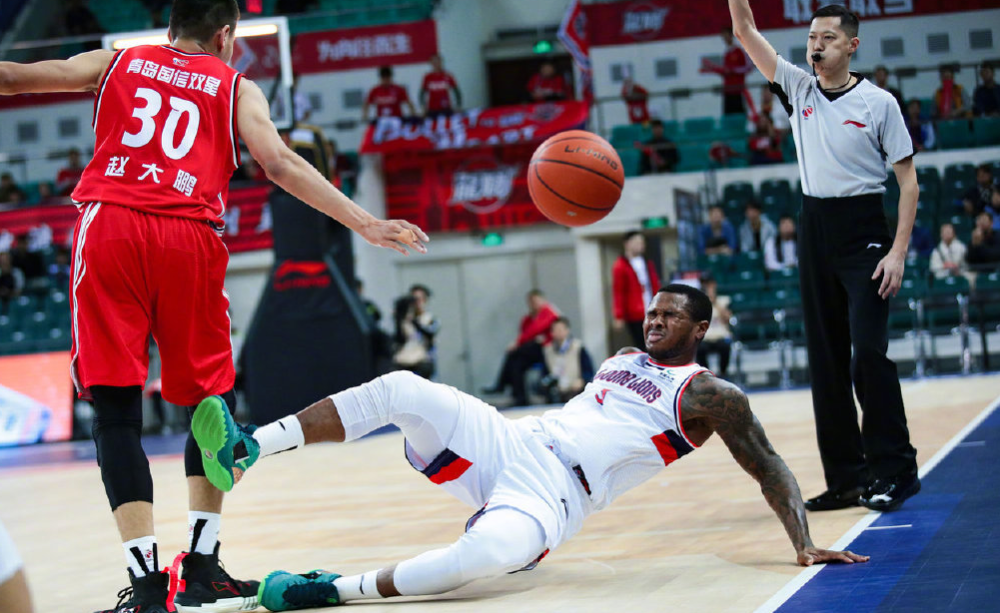  东契奇赛点兑现，那不勒斯淘汰山东泰山晋级四强，主帅激动落泪